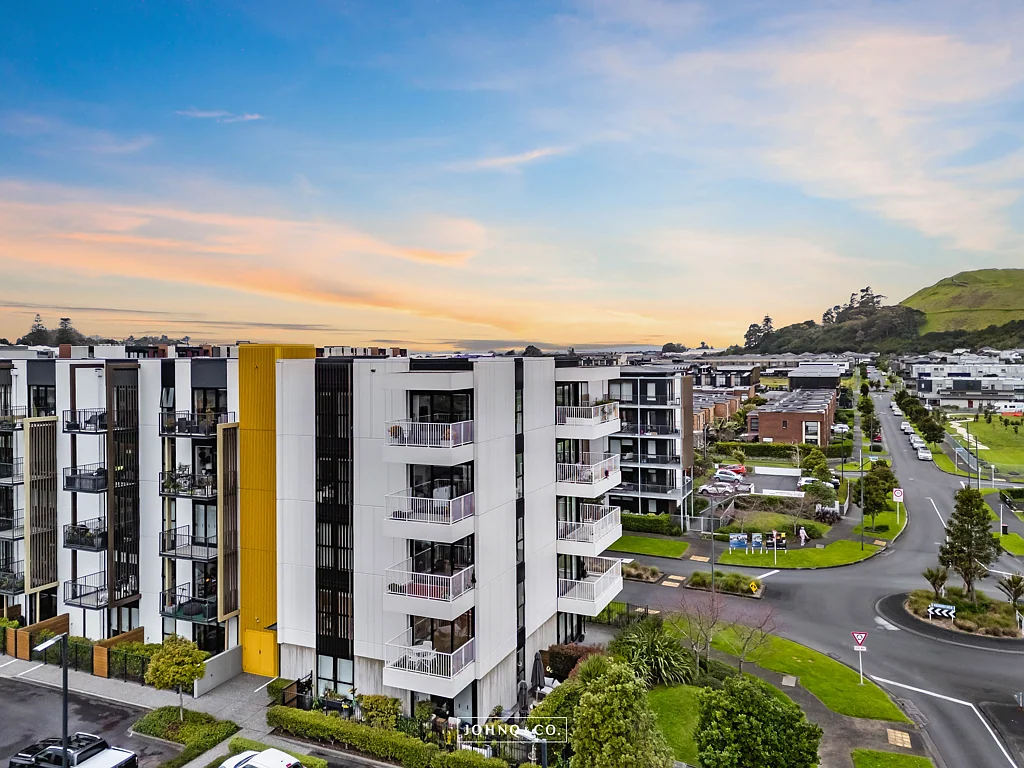 Stonefields 2ਬੈੱਡਰੂਮ End Apartment with Timeless Appeal