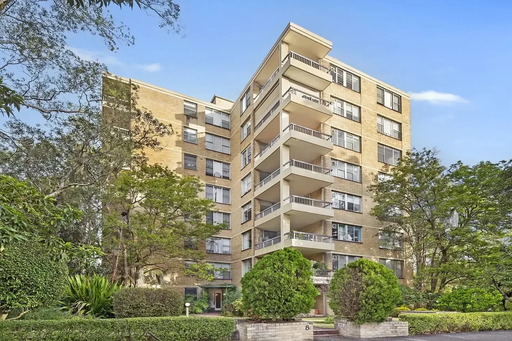Spacious 2-Bedroom Apartment with Stunning District Views in Prime Artarmon Location