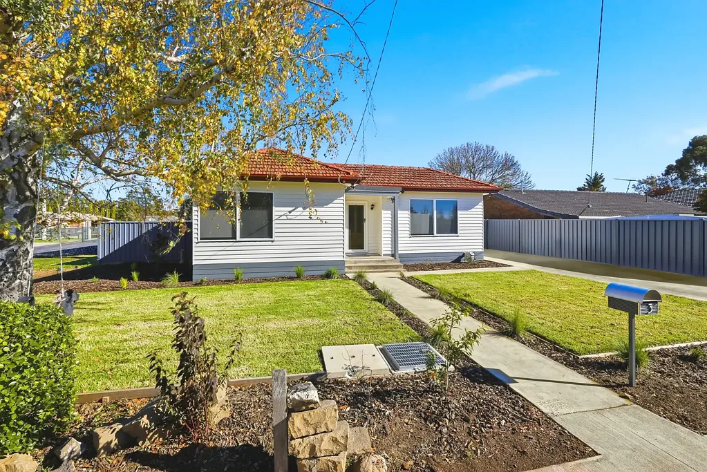 Romsey 3房  Timeless Weatherboard Charm with Modern Comforts