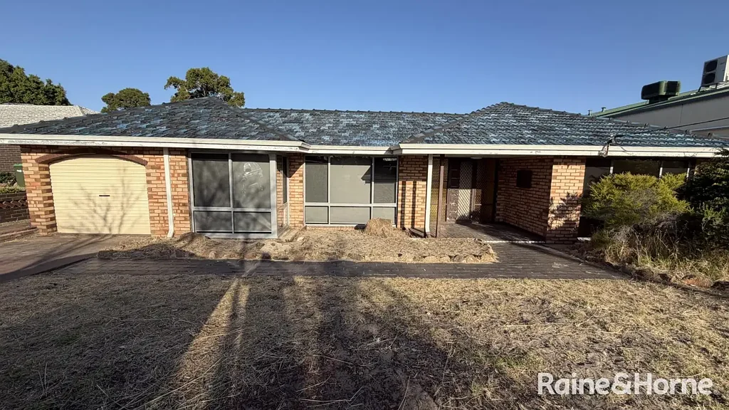 Freshly Renovated Family Home with 1-Bed Granny Flat