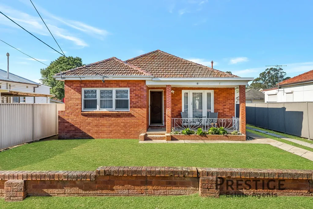 3 Bedroom Brick Home In Fairfield!