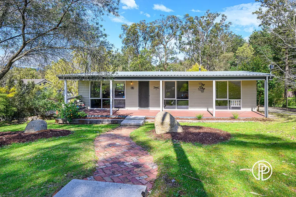 Chum Creek 3房 Chum Creek山景牧场 私密宁静 17acre土地 开放式布局 景观厨房 宽敞卧室 暴露横梁 取暖舒适 景观花园 乡村生活 TRANQUIL COUNTRY LIVING ON OVER 1200m2 WITH GREAT REAR ACCESS