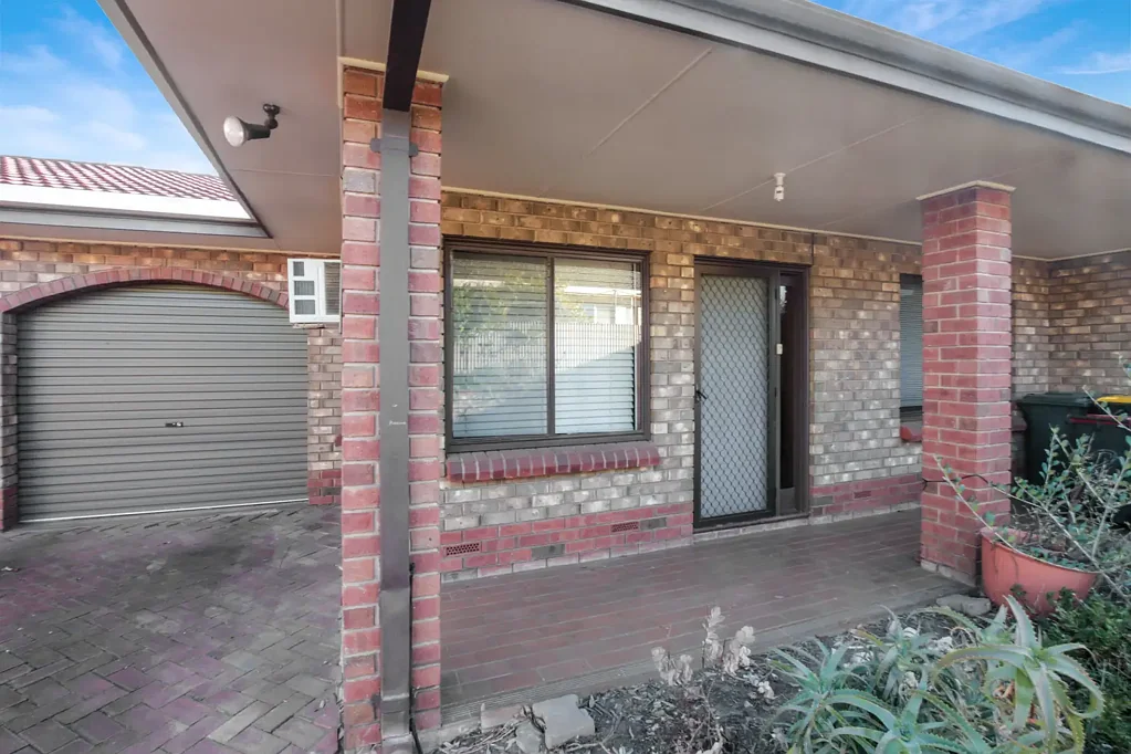 Spacious Unit in Excellent Location!