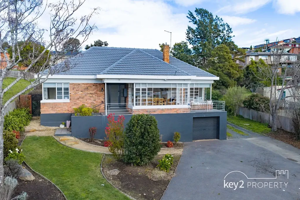 Riverside 3Habitaciones Light-Filled 1950s Charm, Beautifully Renovated