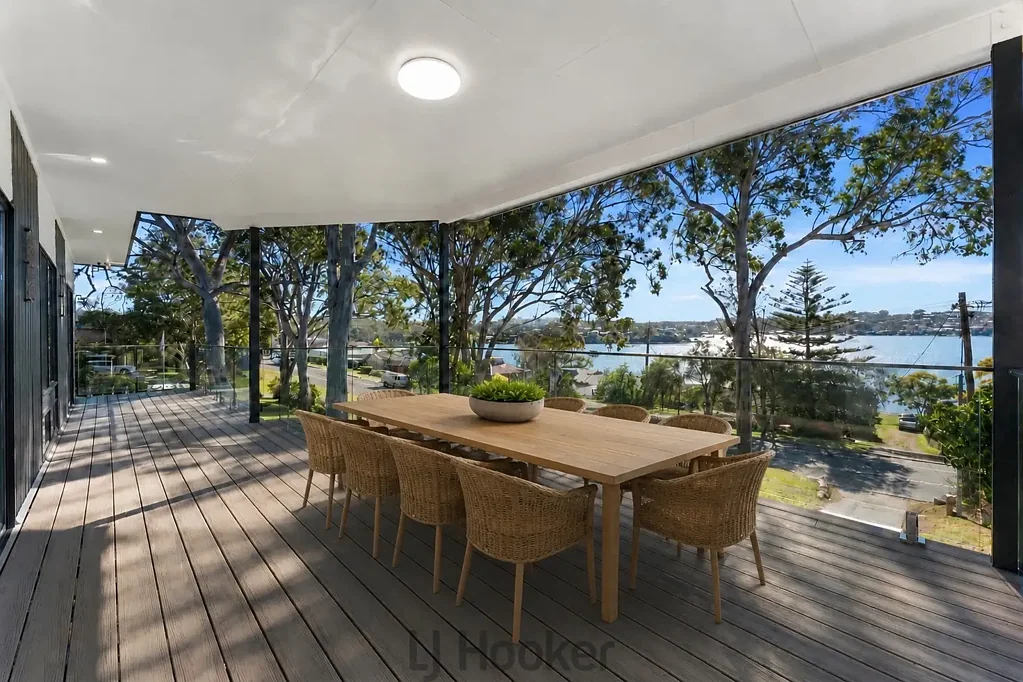 Arcadia Vale 4Kwarto Panoramic Lake Views with Modern Updates