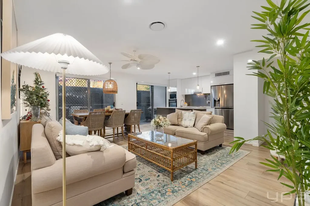 Pimpama 4房  Spacious Family Townhouse — First Time to Market