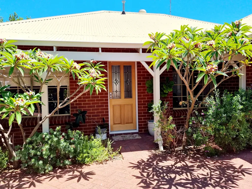 CHARMING PRIVATE FAMILY RETREAT