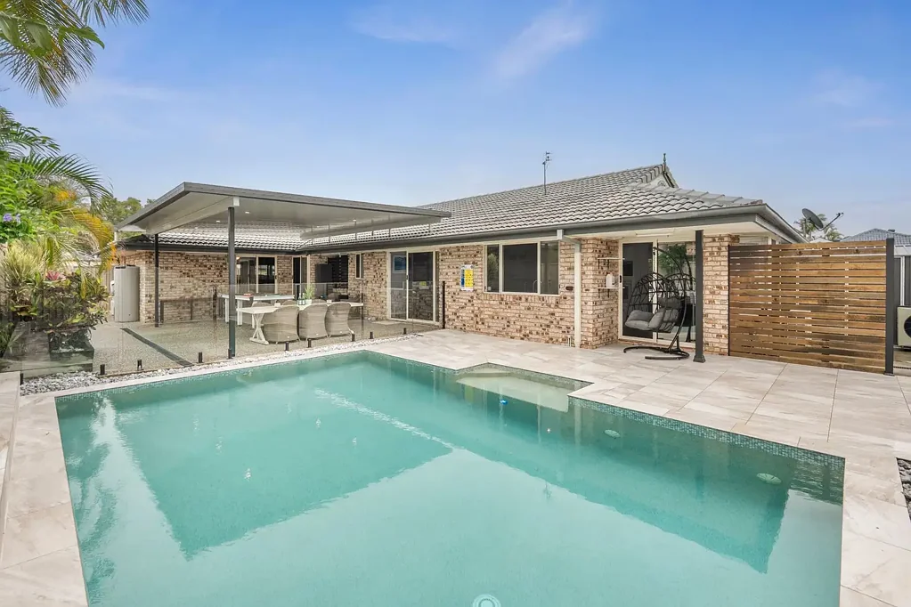1 Thornleigh Crescent, Varsity Lakes, QLD 4227