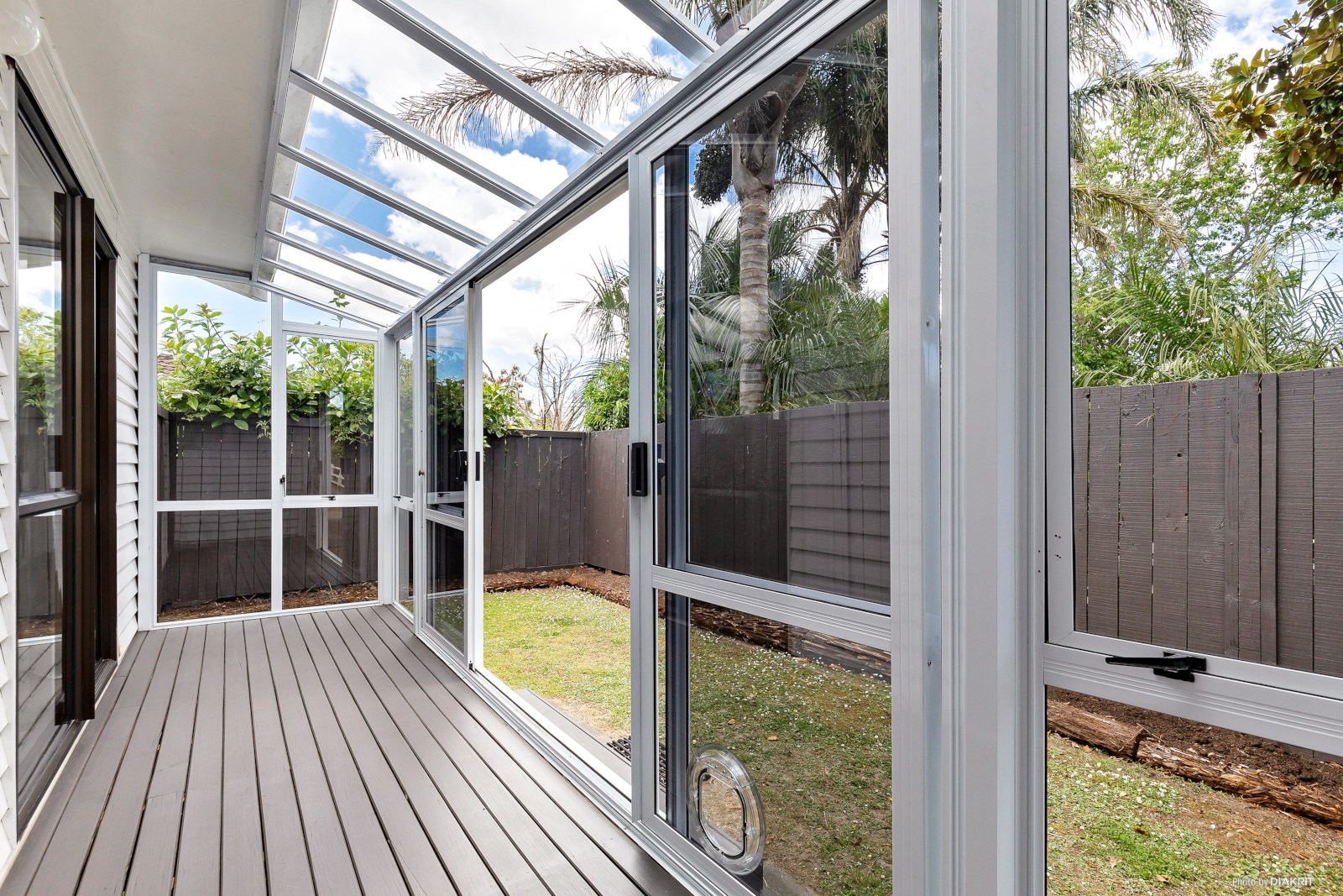 2/15 Wicklow Road, Narrow Neck, Auckland - North Shore, 3 રૂમ, 0 બાથરૂમ