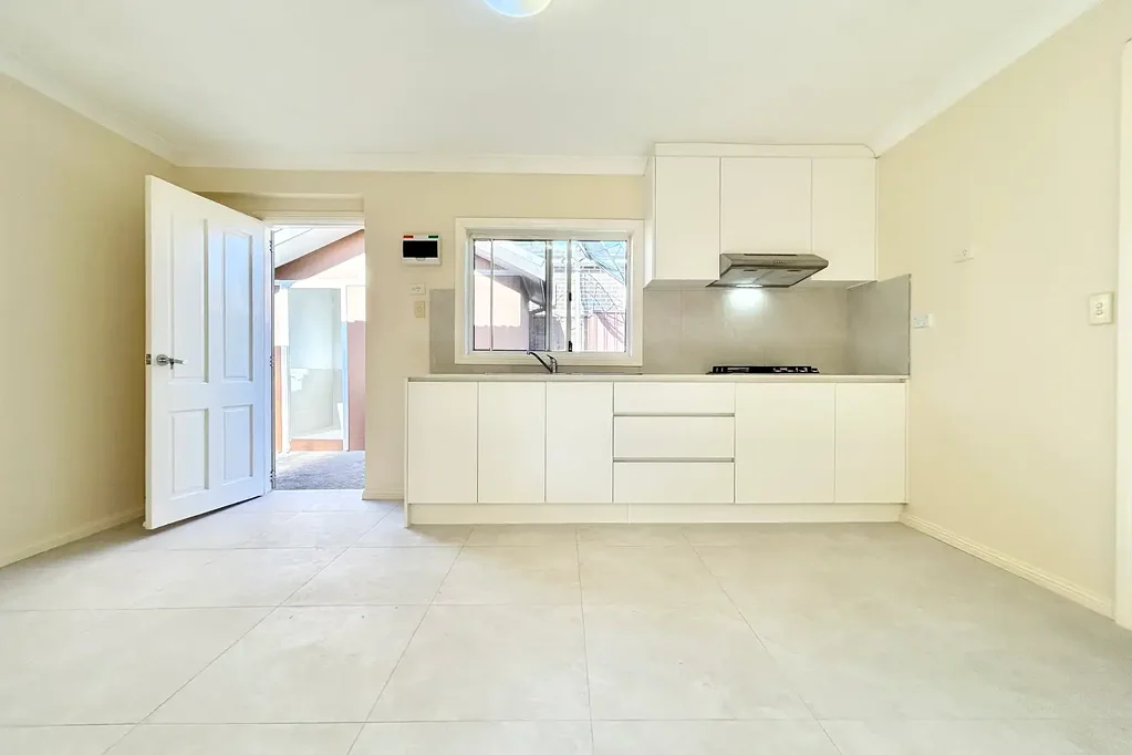 Spacious Granny Flat in Prime Lidcombe Location