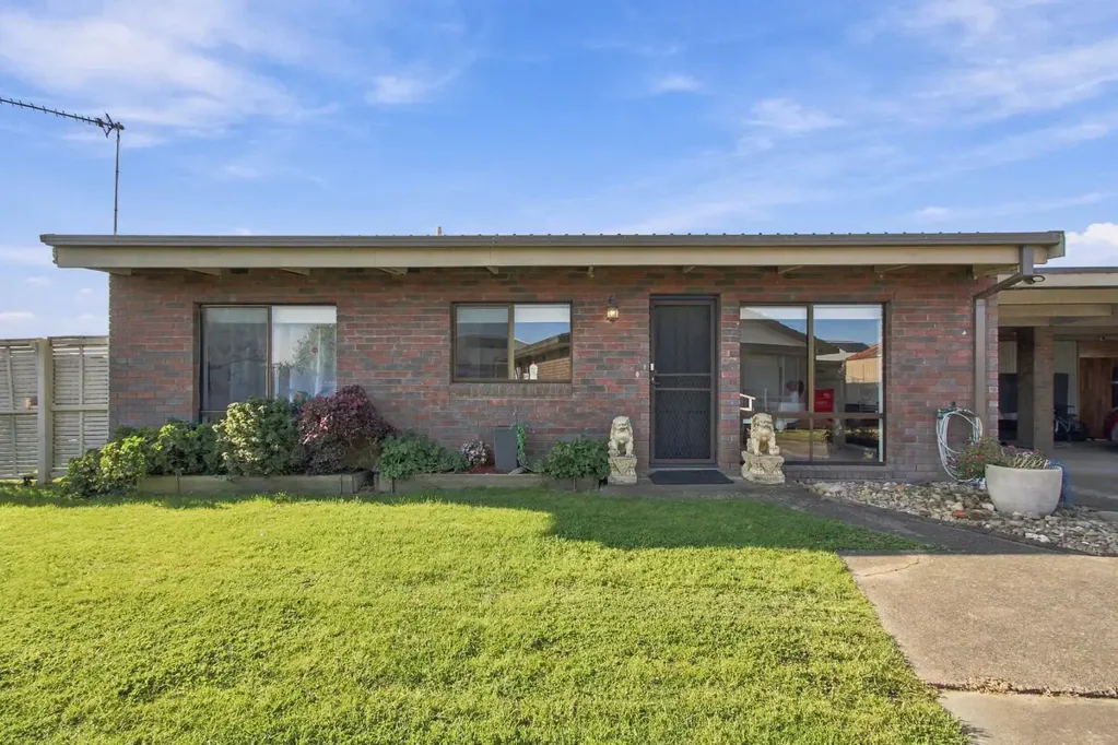 Stratford 3Moenga Spacious unit with secure yard and convenient location