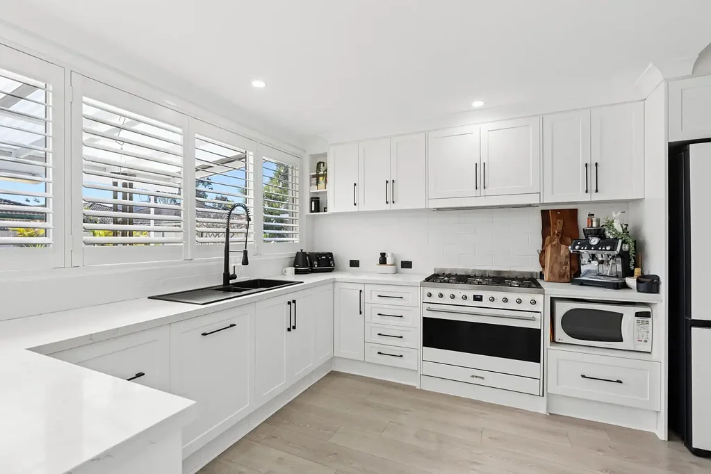 Woy Woy 4બેડરૂમ Beautifully Updated Family Home on a Level Block