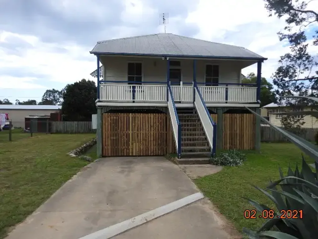 MODERN, AIR CONDITIONED, HIGH SET HOME, CLOSE TO TOWN!