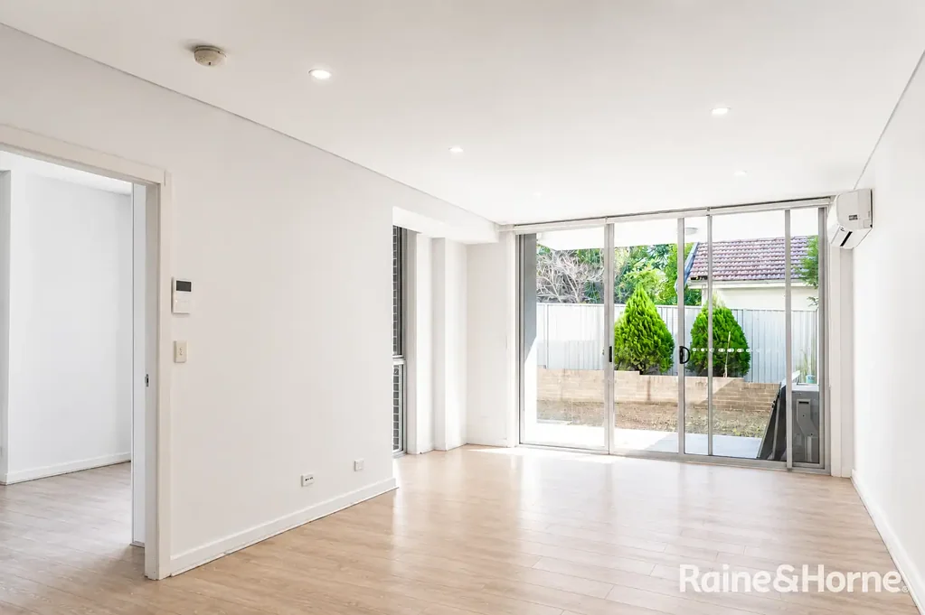 Spacious Ground Floor Apartment in a Convenient Location