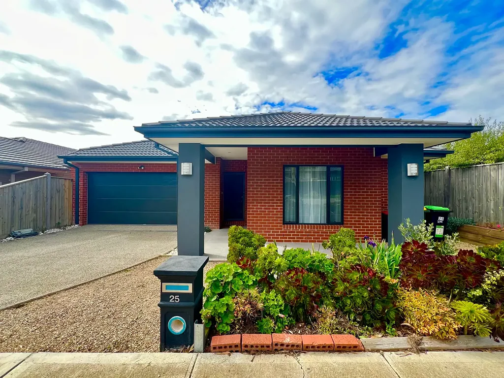 Spacious 4-Bedroom Family Home – First Time Offered for Rent!