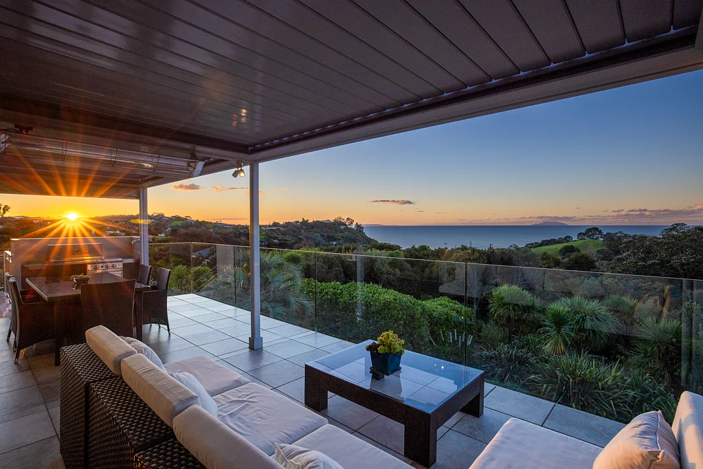 Onetangi 4ਬੈੱਡਰੂਮ Architectural excellence meets coastal living
