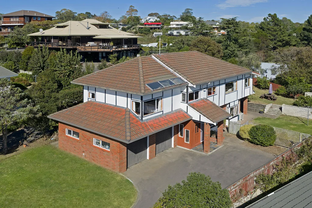 Havelock North 4 Bedroom Set your sights on Hunters Hill