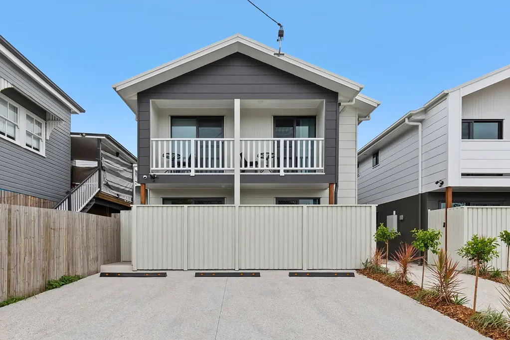Fully Furnished One Bedroom Spacious Micro Accommodation Available in Perfect Location