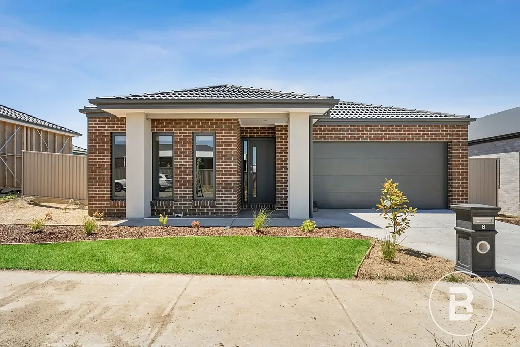 FOUR BEDROOM HOME IN DESIRABLE WINTER VALLEY!
