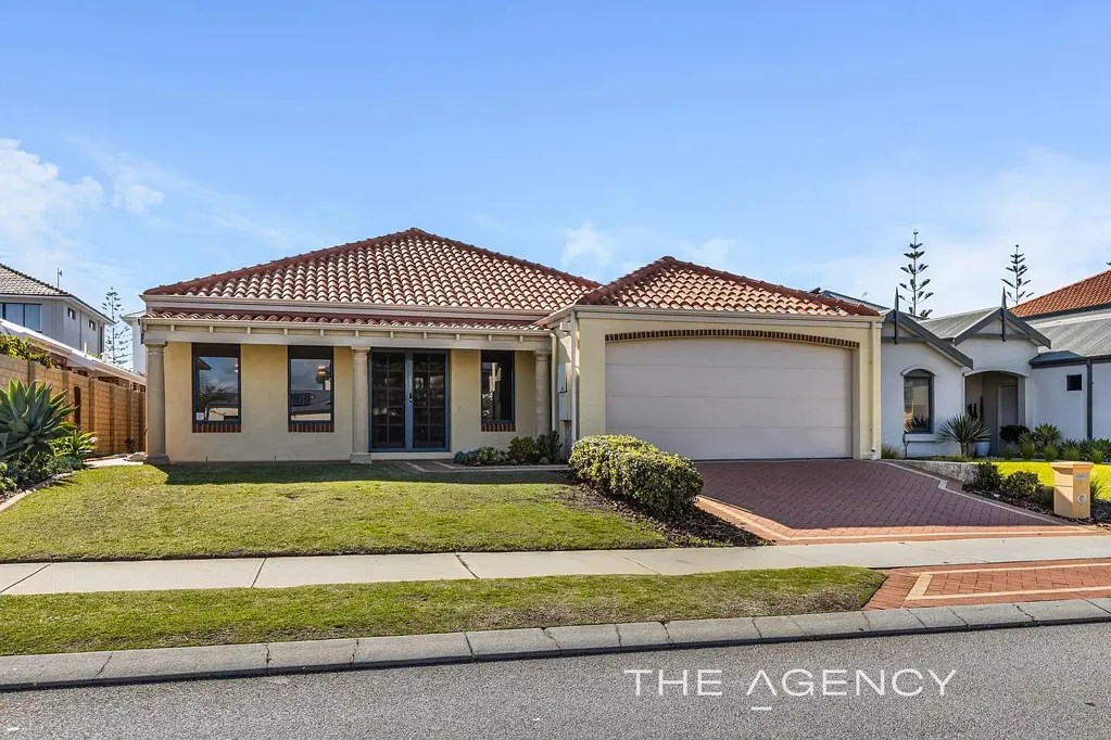 Mindarie 4 Bedroom Family Living by the Marina