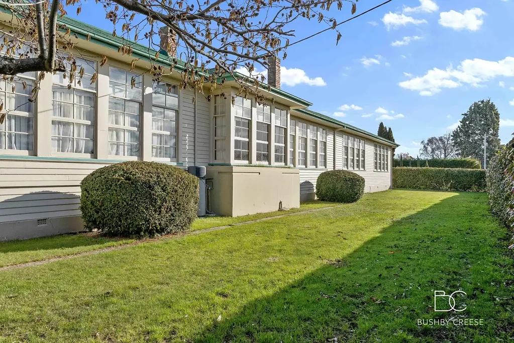 Perth 5ਬੈੱਡਰੂਮ Former Perth Primary School With Endless Opportunities
