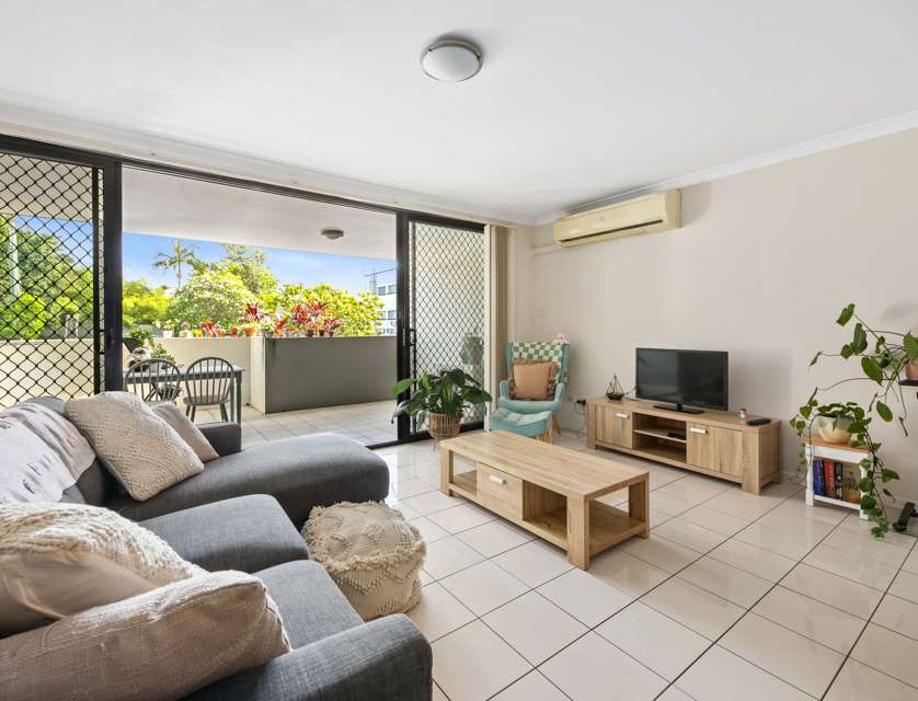 2/8 Catherine Street, Woolloongabba, QLD 4102, 2 Bedrooms, 2 Bathrooms, Apartment