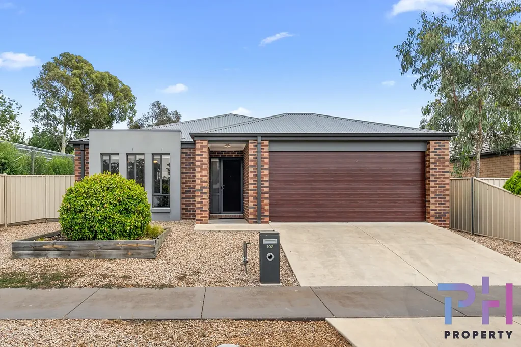 LARGE FAMILY HOME IN THE HEART OF STRATHFIELDSAYE