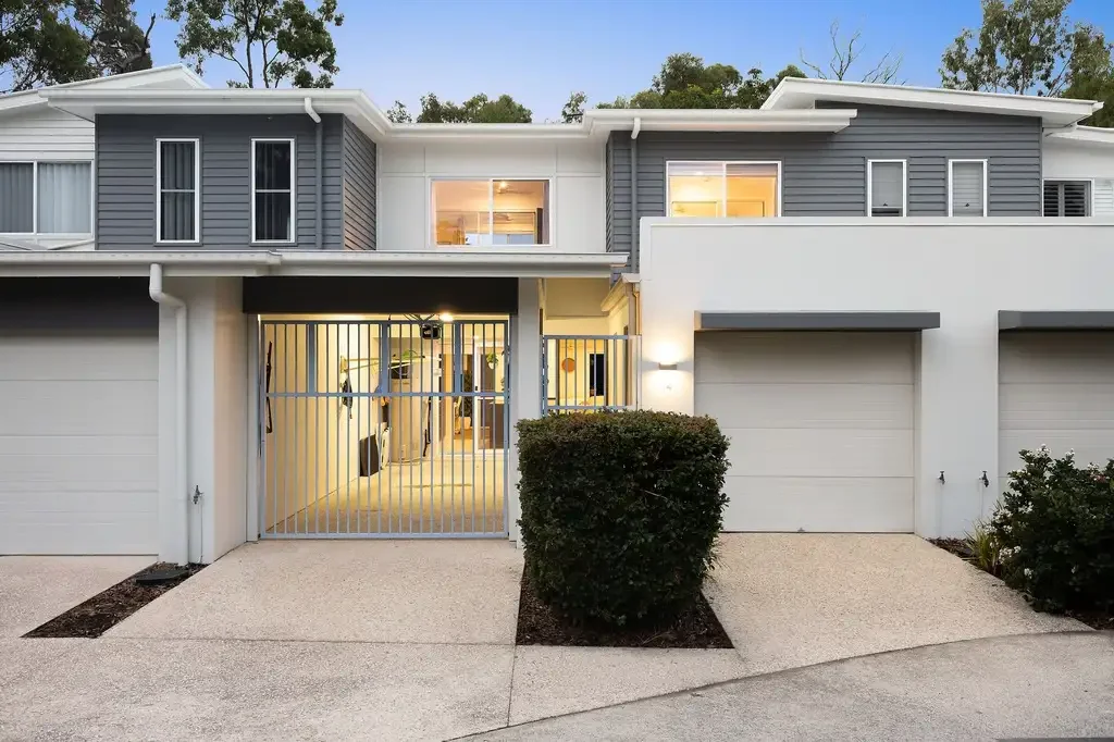 Mudgeeraba 3房  Resort Style Living - Secure Boutique Community - Walk to Schools, Shops & More!