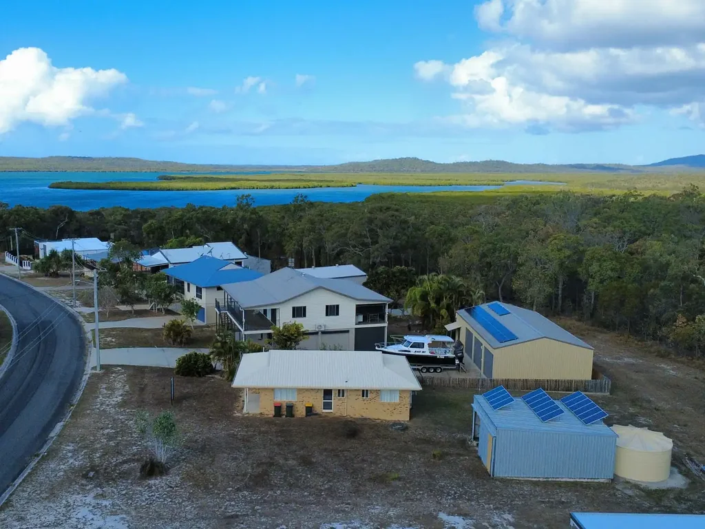 Turkey Beach 3બેડરૂમ Solid brick home, high clearance shed, ocean views!