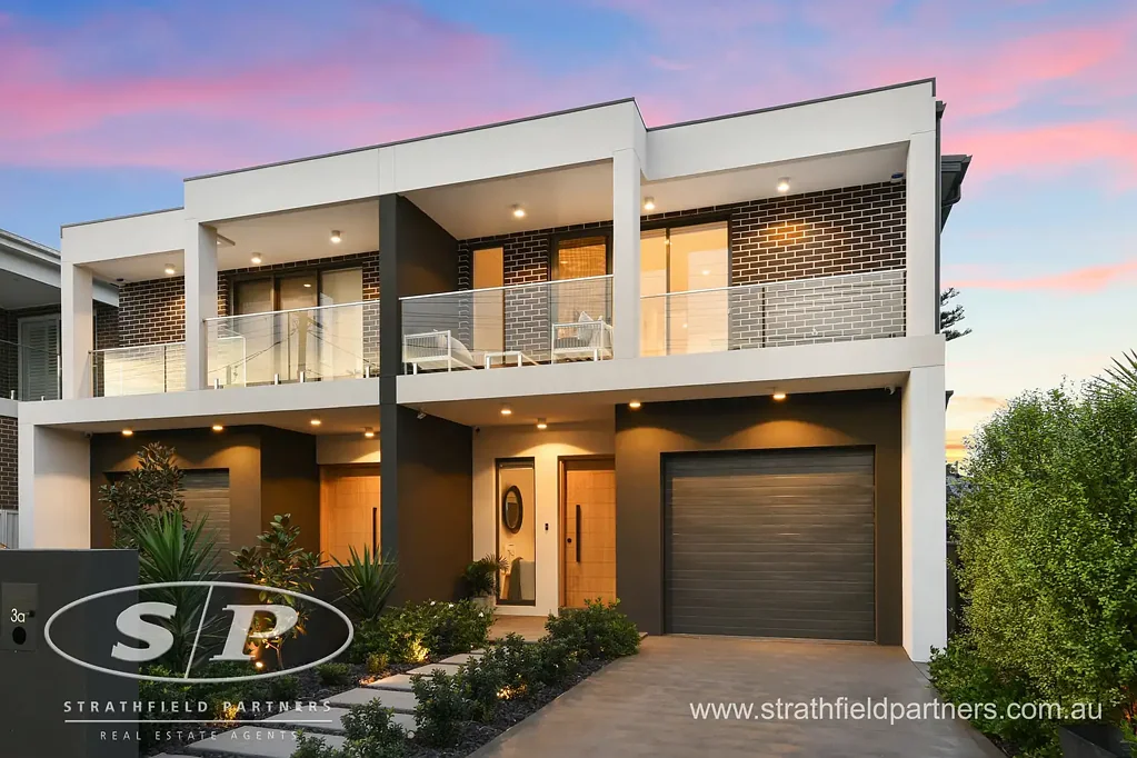 Greenacre 4 Slaapkamer Luxury Near-New Duplex with Exceptional Family Appeal