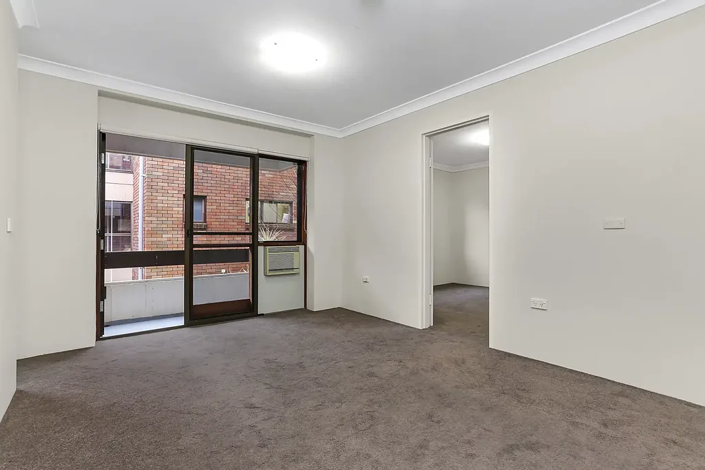 AFFORDABLE ONE BED IN CENTRAL HORNSBY