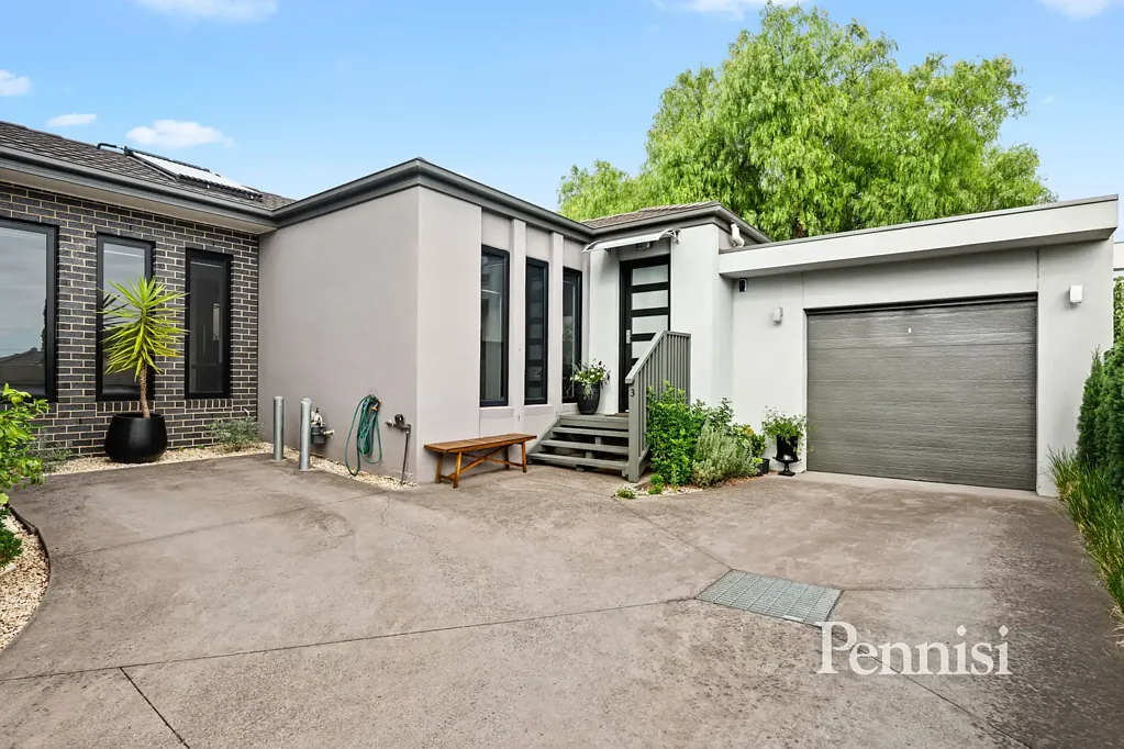 FOR LEASE BY PENNISI