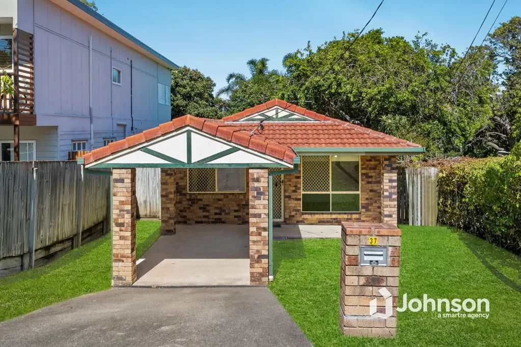 37 Barrinia Street, Manly, QLD 4179