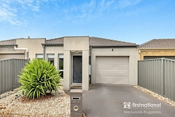 2/7 Gascoyne Way, Truganina