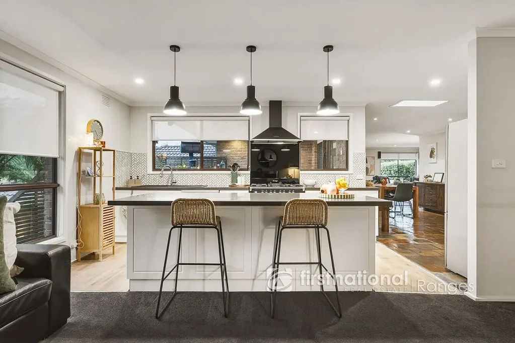 Emerald 4房 宁静湖畔度假屋，专为家庭生活设计 Central Emerald Designed for Family Living...You Must Put This on Your List !!!!!