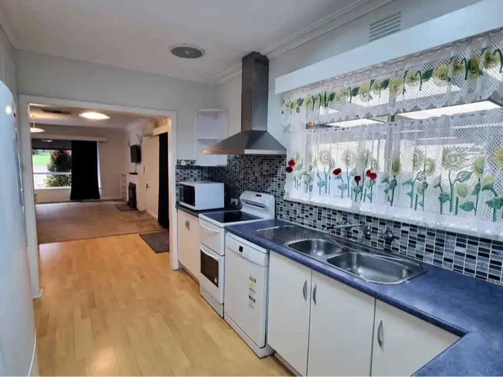 Rushworth 3બેડરૂમ Rushworth Modernised Solid 3 bedroom home with heaps of storage in the house and sheds