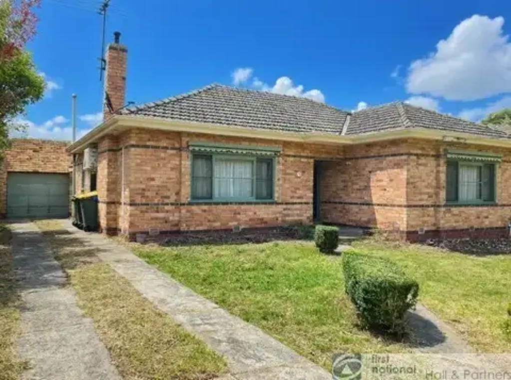 ESTABLISHED FAMILY HOME!