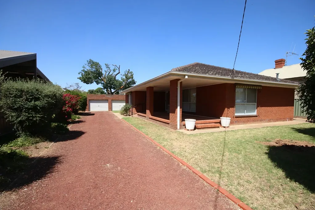 5 Moore Street, Rochester, VIC 3561