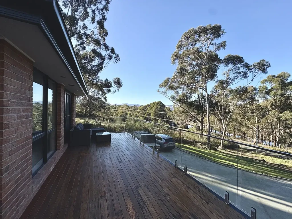 Port Huon 3Moenga Family home with river views