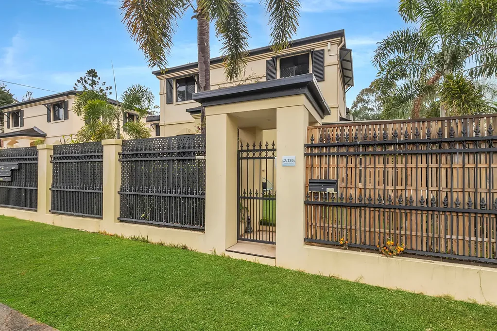 2/136 Central Avenue, Indooroopilly, QLD 4068