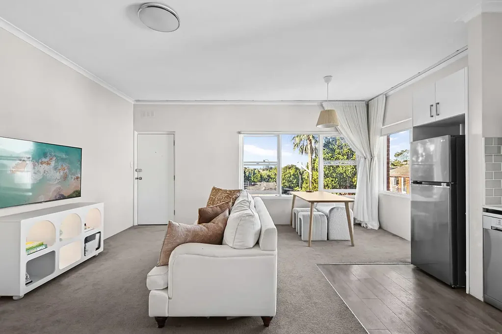 Ashfield 2 Bedroom Renovated & Sun Soaked Top Floor Apartment