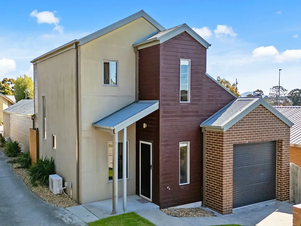 East Bairnsdale 3 Bedroom TOWN HOUSE NEAR HOWITT PARK