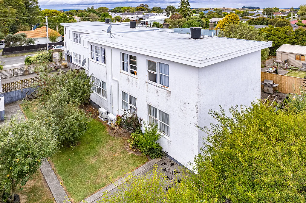 Durie Hill 12ਬੈੱਡਰੂਮ High Yield-6 unit block in sought after Durie Hill