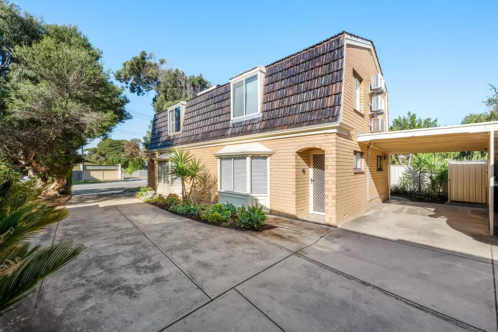 Henley Beach 2Zimmer Low-Maintained Beach Side Abode in Henley's Heart!