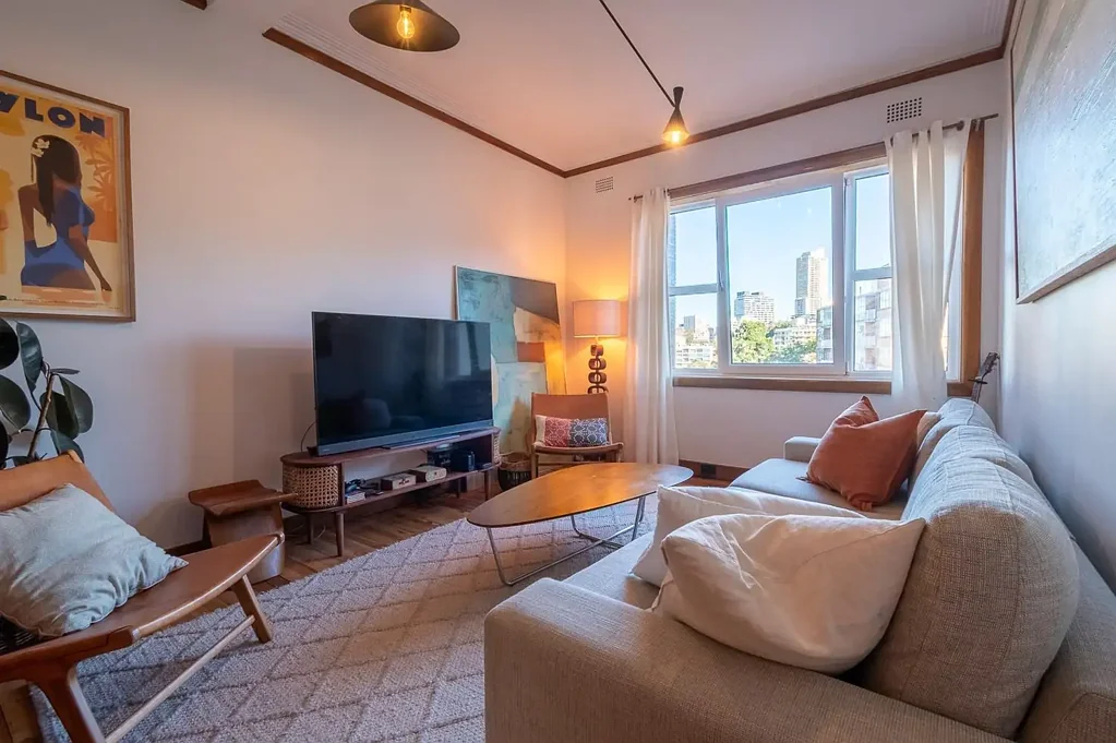 Elegant Fully Furnished Art Deco Waterfront Apartment in Prestigious Elizabeth Bay Location