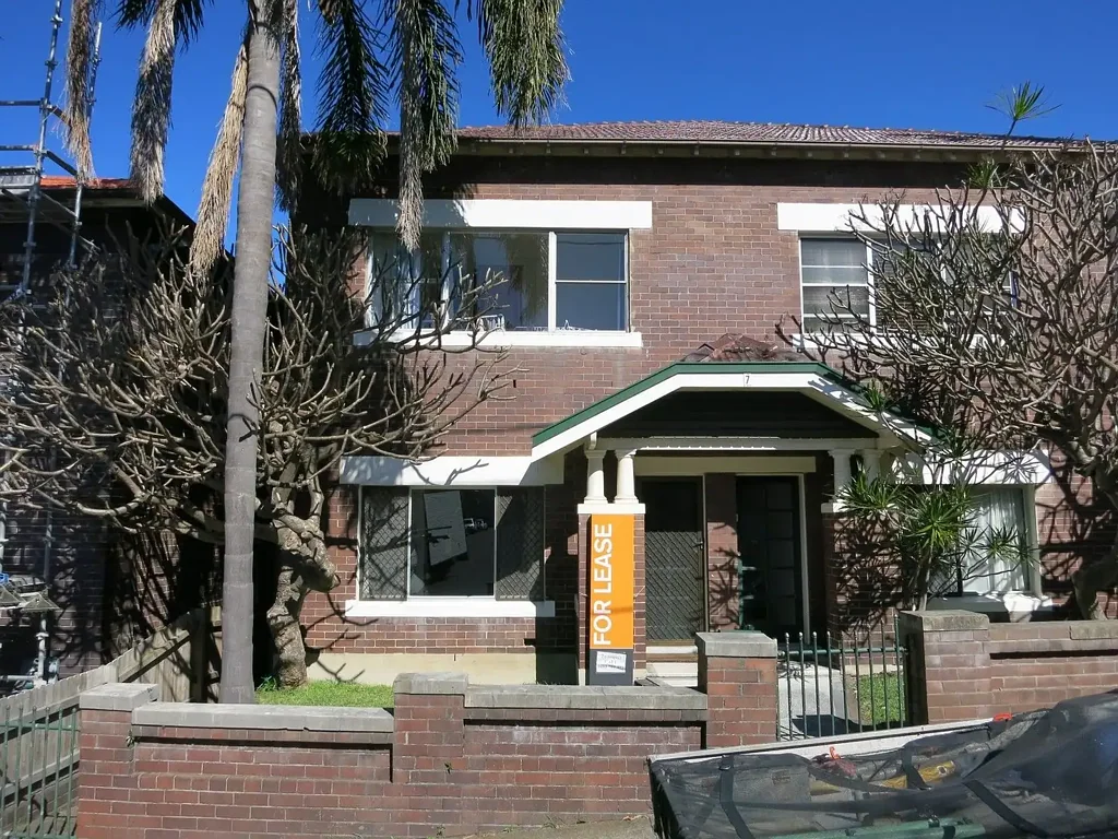 BEST LOCATION IN RANDWICK - Enormous Art Deco 3 Bedroom Apartment + Sunroom + Study