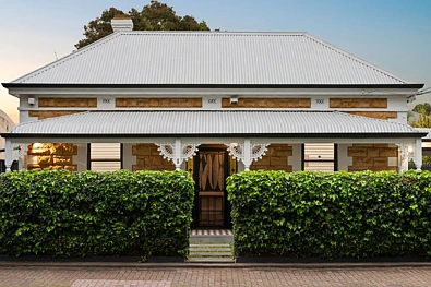 Trinity Gardens 3ਬੈੱਡਰੂਮ Timeless Sandstone Beauty with a Breathtaking Contemporary Transformation.