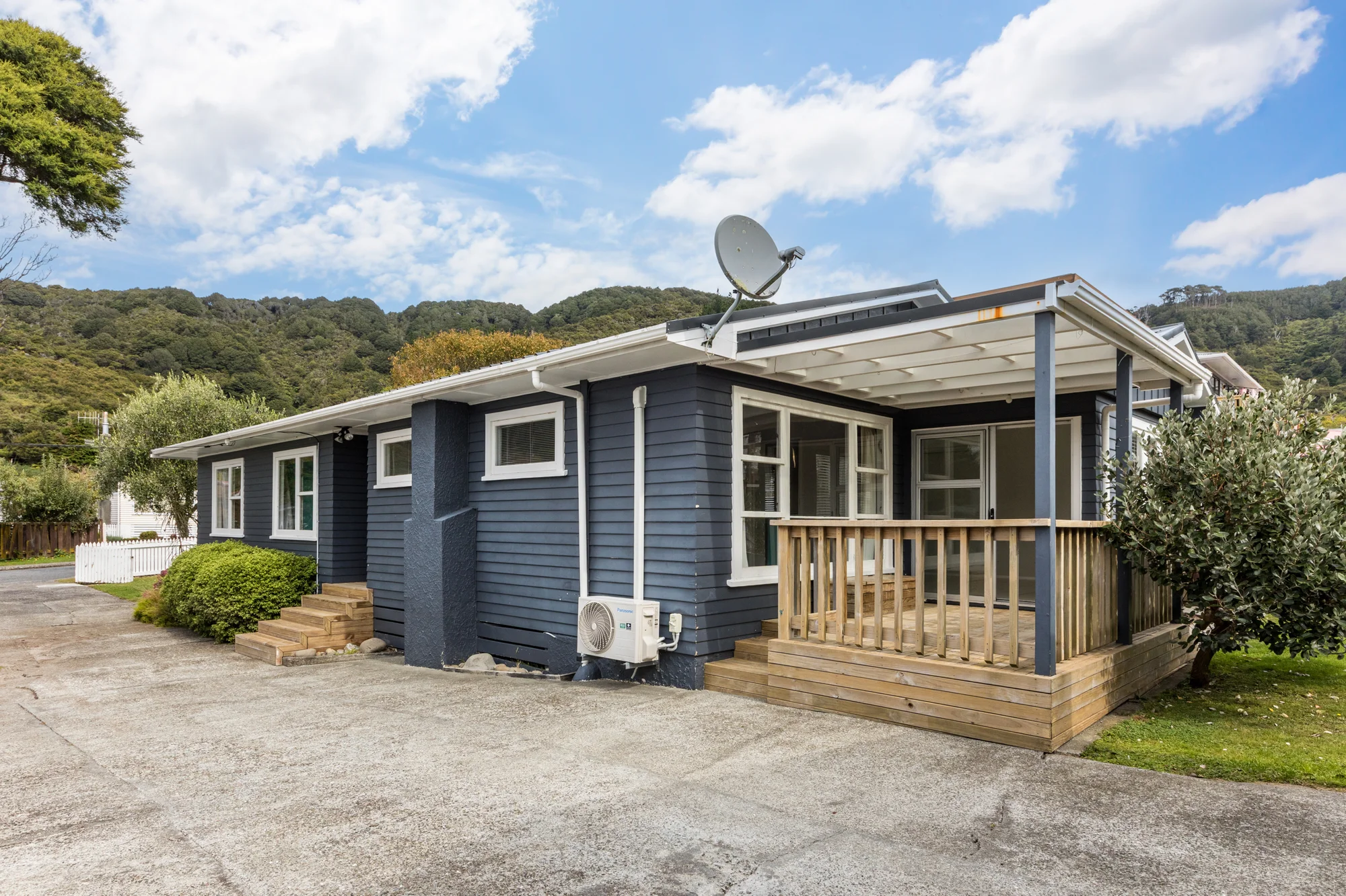 Wainuiomata 3Phòng ngủ Act Fast! Easy Living on Gardiner