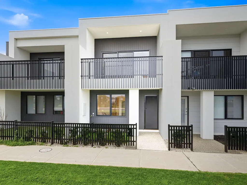 For Lease - 3 Rubus Walk, Werribee