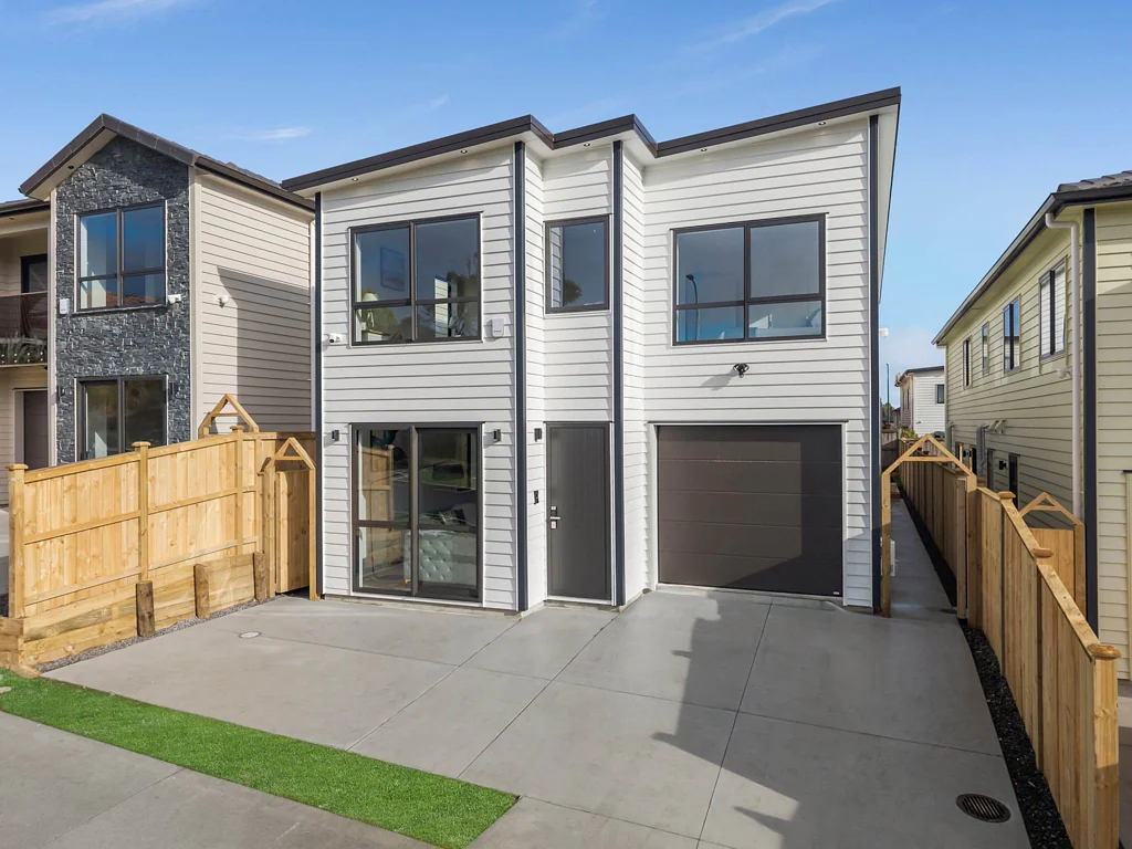 Flat Bush 6房  Space, Style & Opposite the Reserve!